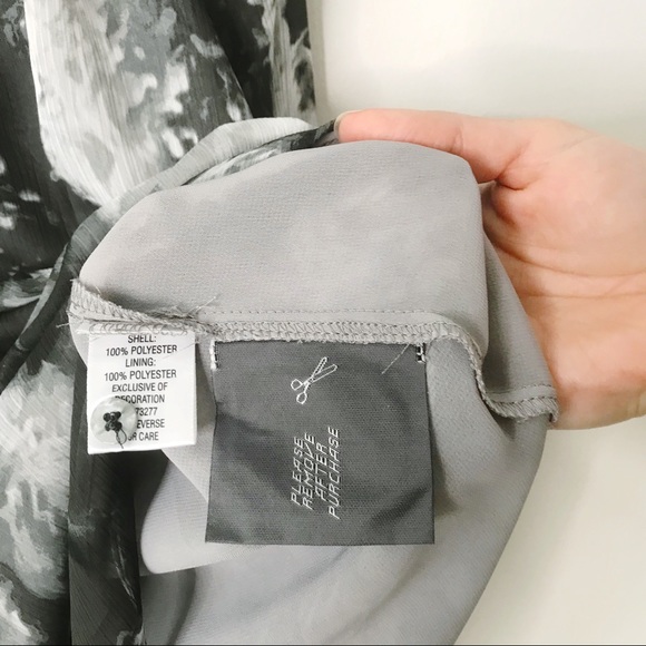 Simply Vera •Grey Floral Blouse - Picture 5 of 6